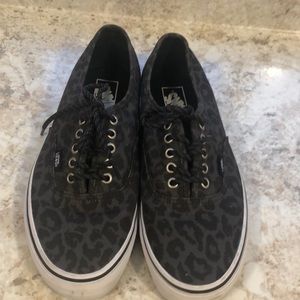 Women’s Vans Black Lepard Print Size 10.5